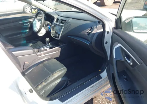 2018 Nissan Altima 2.5 Sr из США, поврежденный, VIN 1N4AL3AP6JC273023